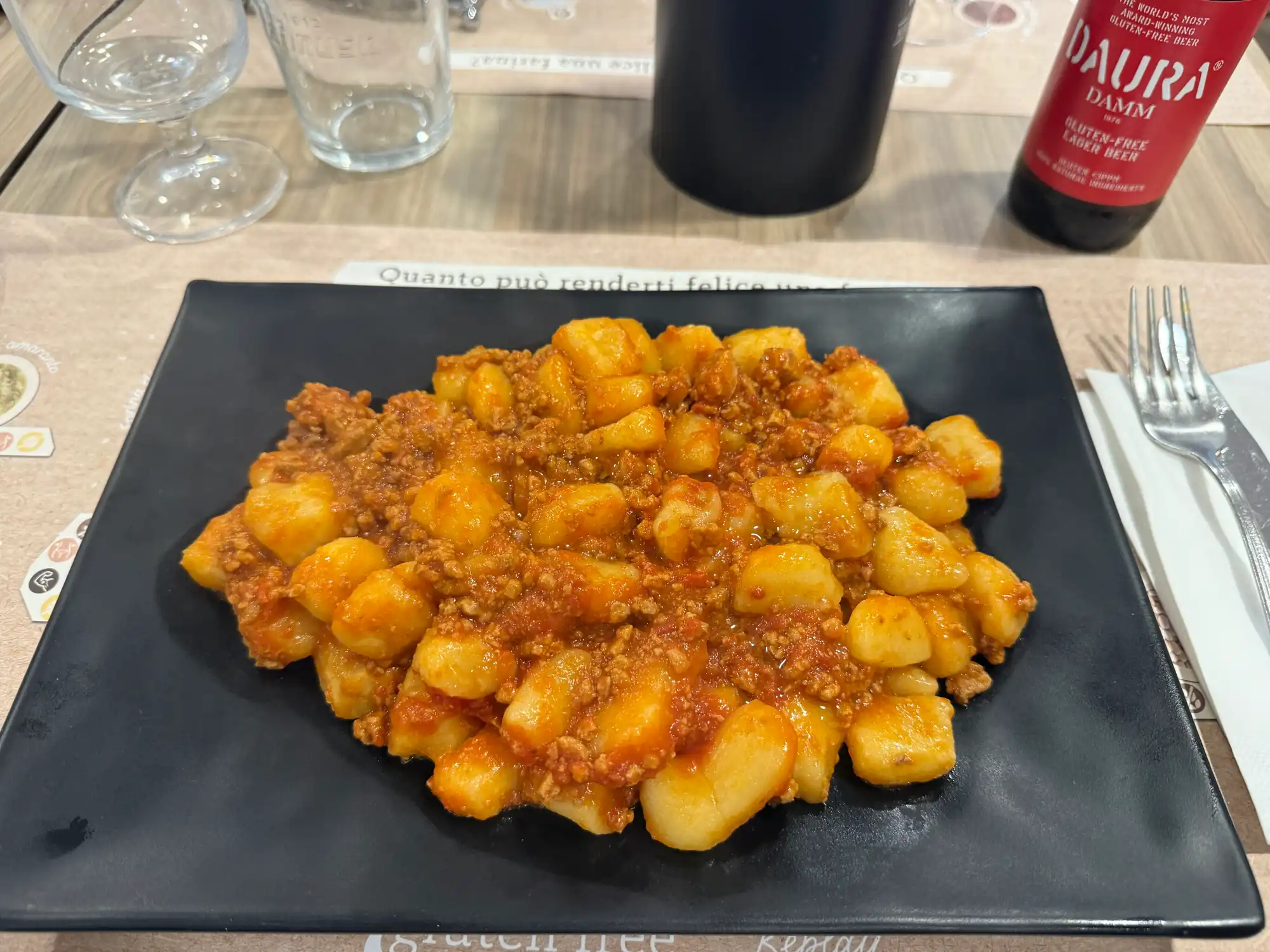piatto di gnocchi al ragou senza glutine mangiati al Replay di San Marino